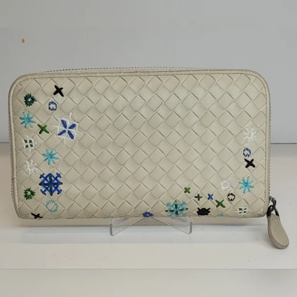 Bottega Veneta White Leather Embroidered Long Zippy Wallet - Picture 3 of 11